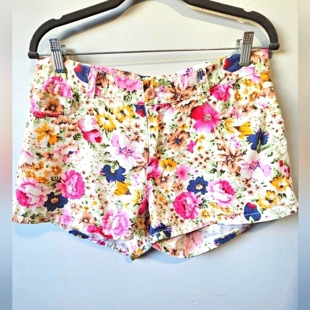 Romi Story shorts